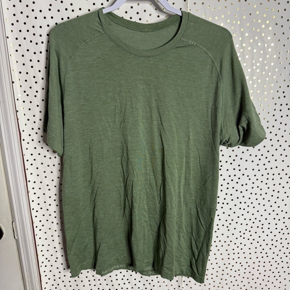 Lululemon Men's Green T-Shirt